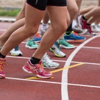 Athlètes en course sur piste — préparation mentale athlétisme avec CP Coaching Mental