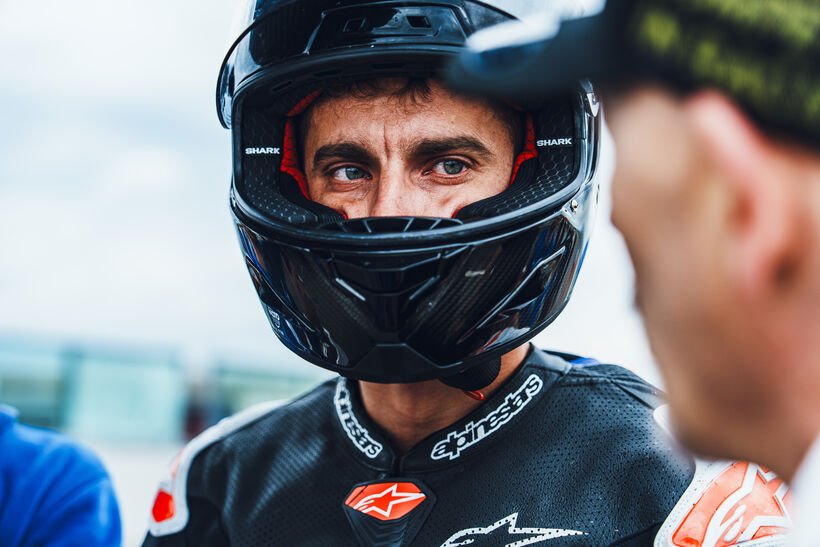 Concentration, pilote casqué
